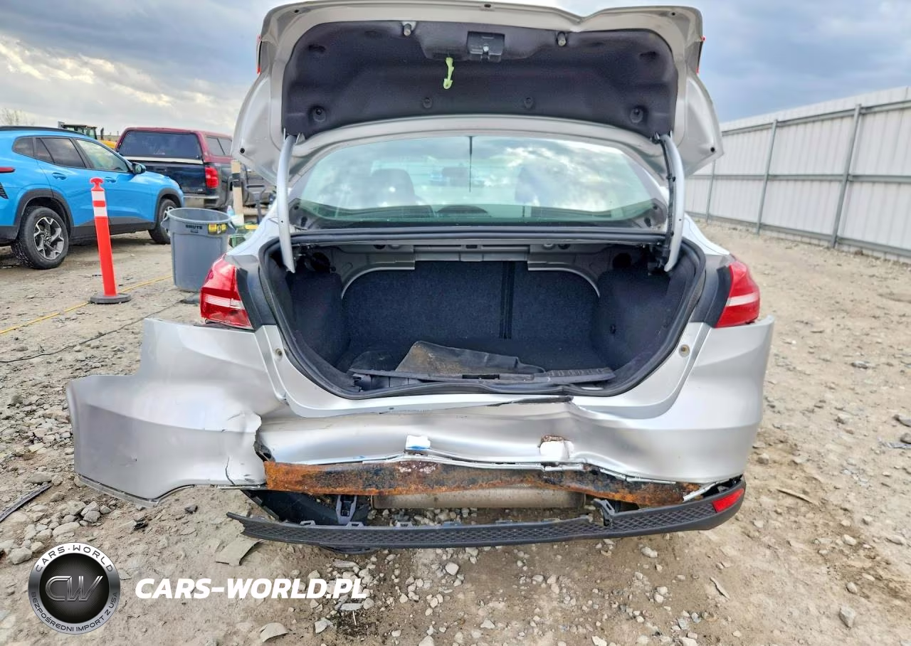 2015 Ford Focus Se VIN:1FADP3F27FL209580 - 6