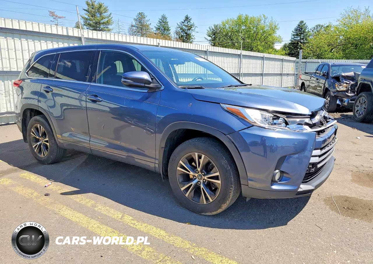 2017 Toyota Highlander Le Plus VIN:5TDBZRFH2HS427947 - 4
