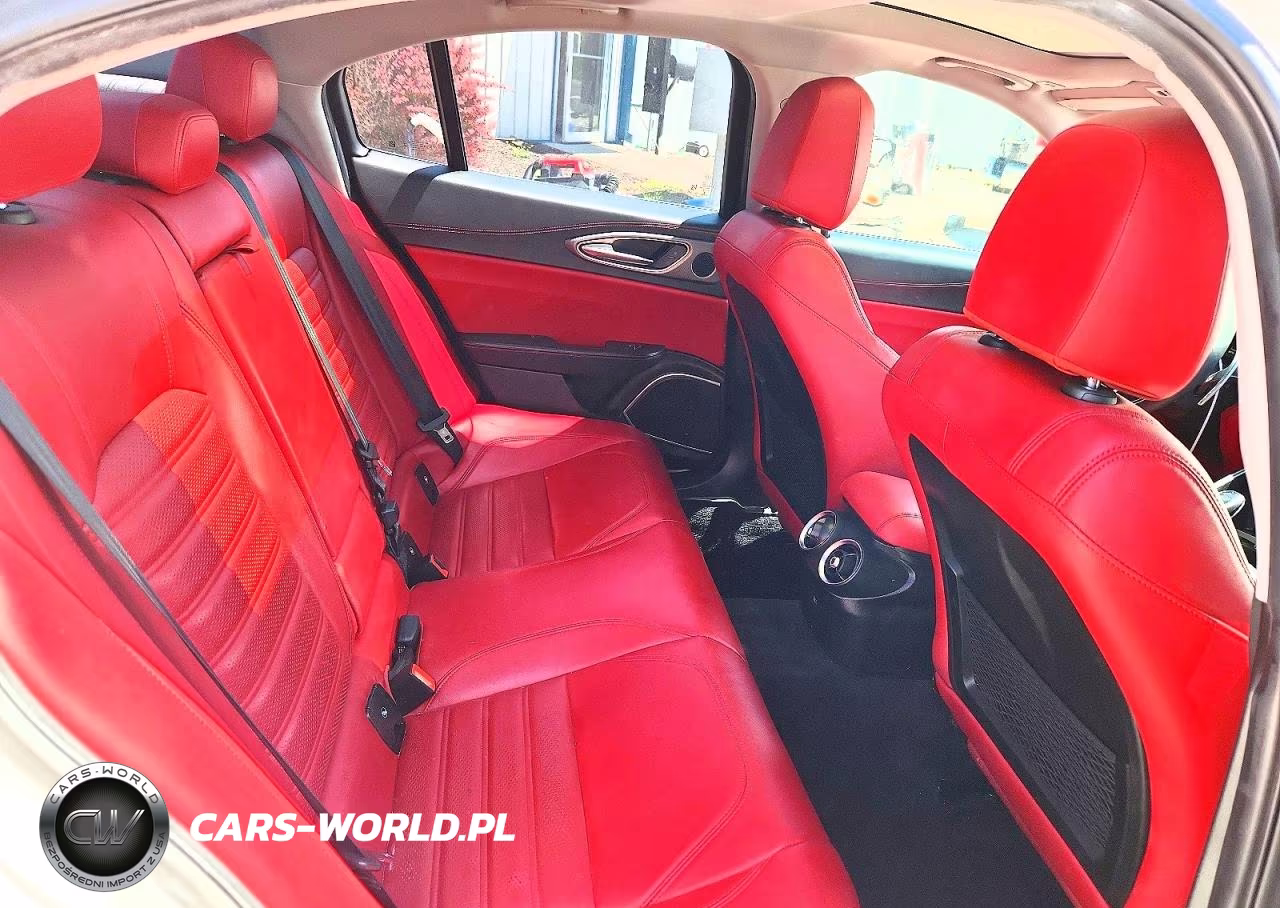 2017 Alfa Romeo Giulia Ti Q4 VIN:ZARFAEEN5H7560324 - 10