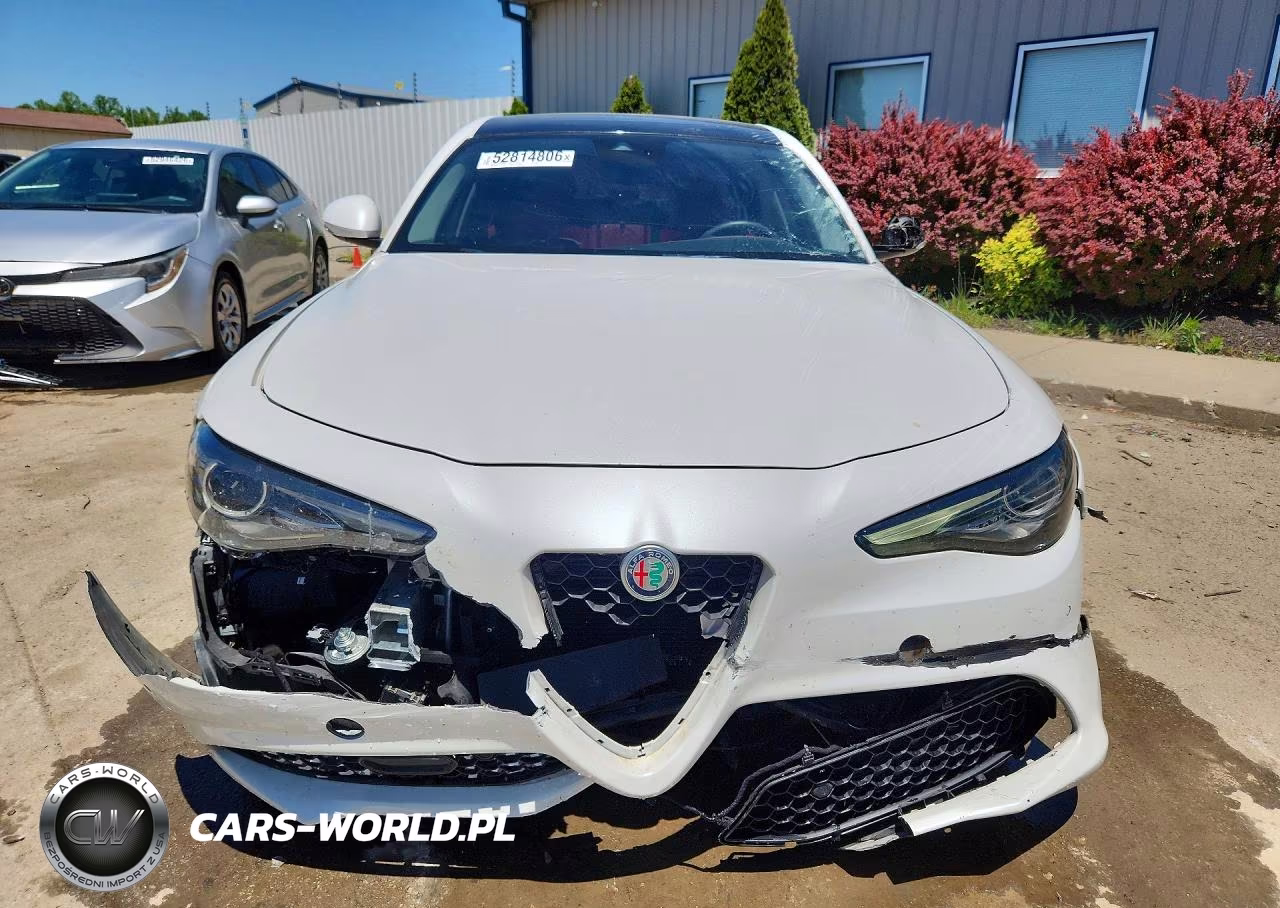 2017 Alfa Romeo Giulia Ti Q4 VIN:ZARFAEEN5H7560324 - 5