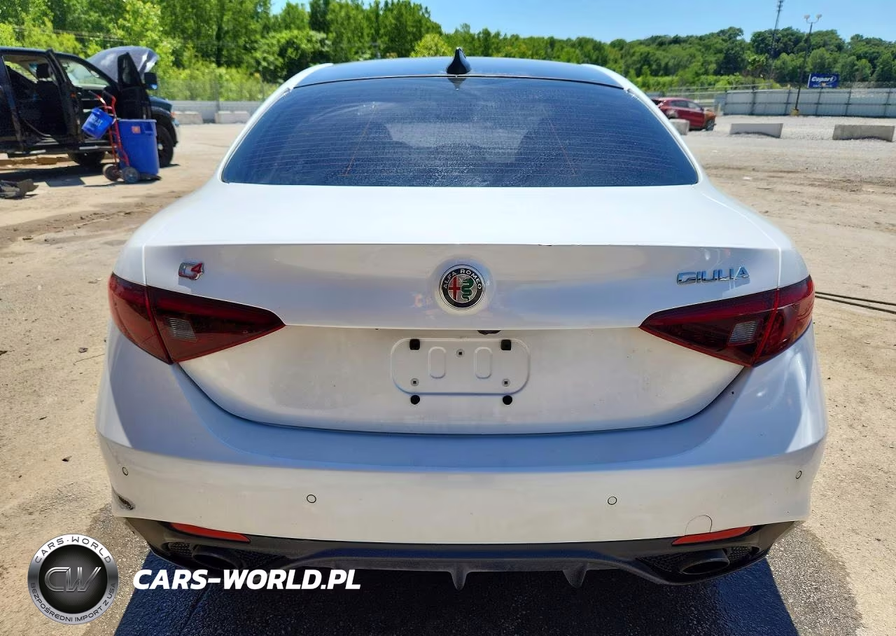 2017 Alfa Romeo Giulia Ti Q4 VIN:ZARFAEEN5H7560324 - 6