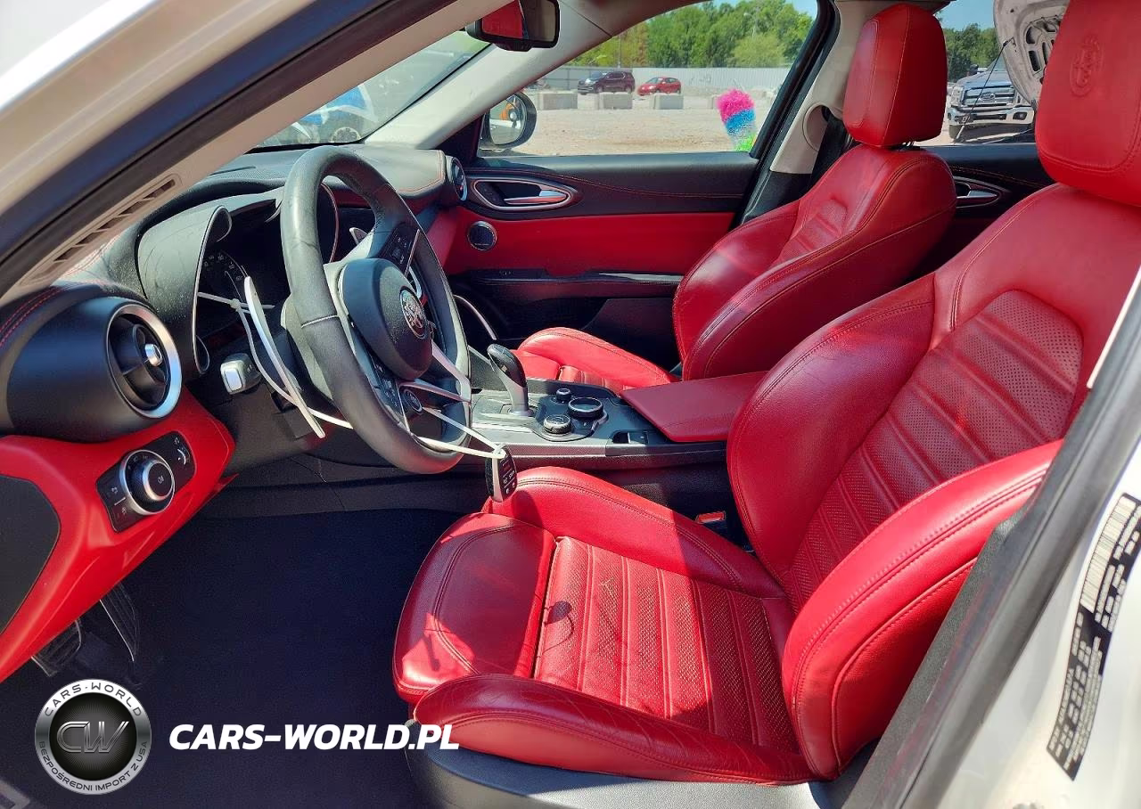2017 Alfa Romeo Giulia Ti Q4 VIN:ZARFAEEN5H7560324 - 7