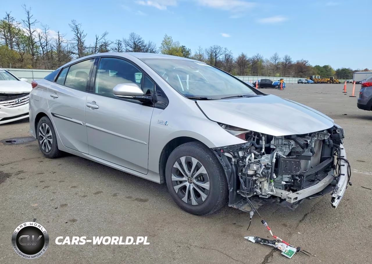 2020 Toyota Prius Prime Limited VIN:JTDKARFP7L3138913 - 4