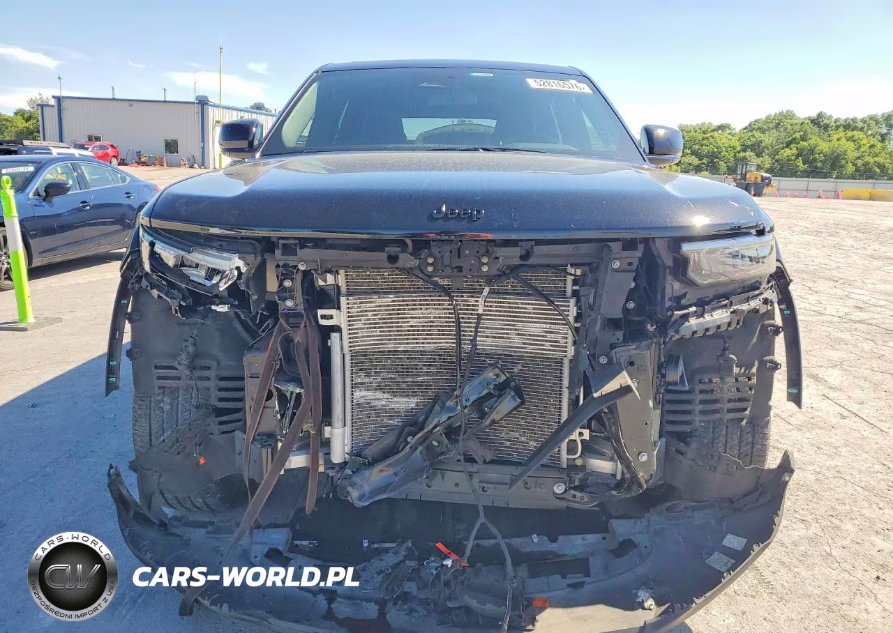 2023 Jeep Grand Cherokee Laredo VIN:1C4RJHAGXPC560213 - 5