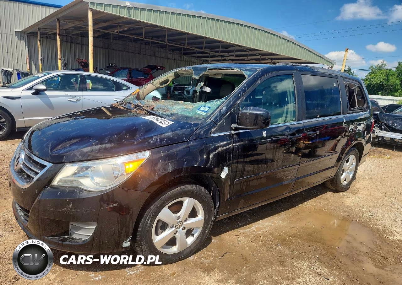2011 Volkswagen Routan Se