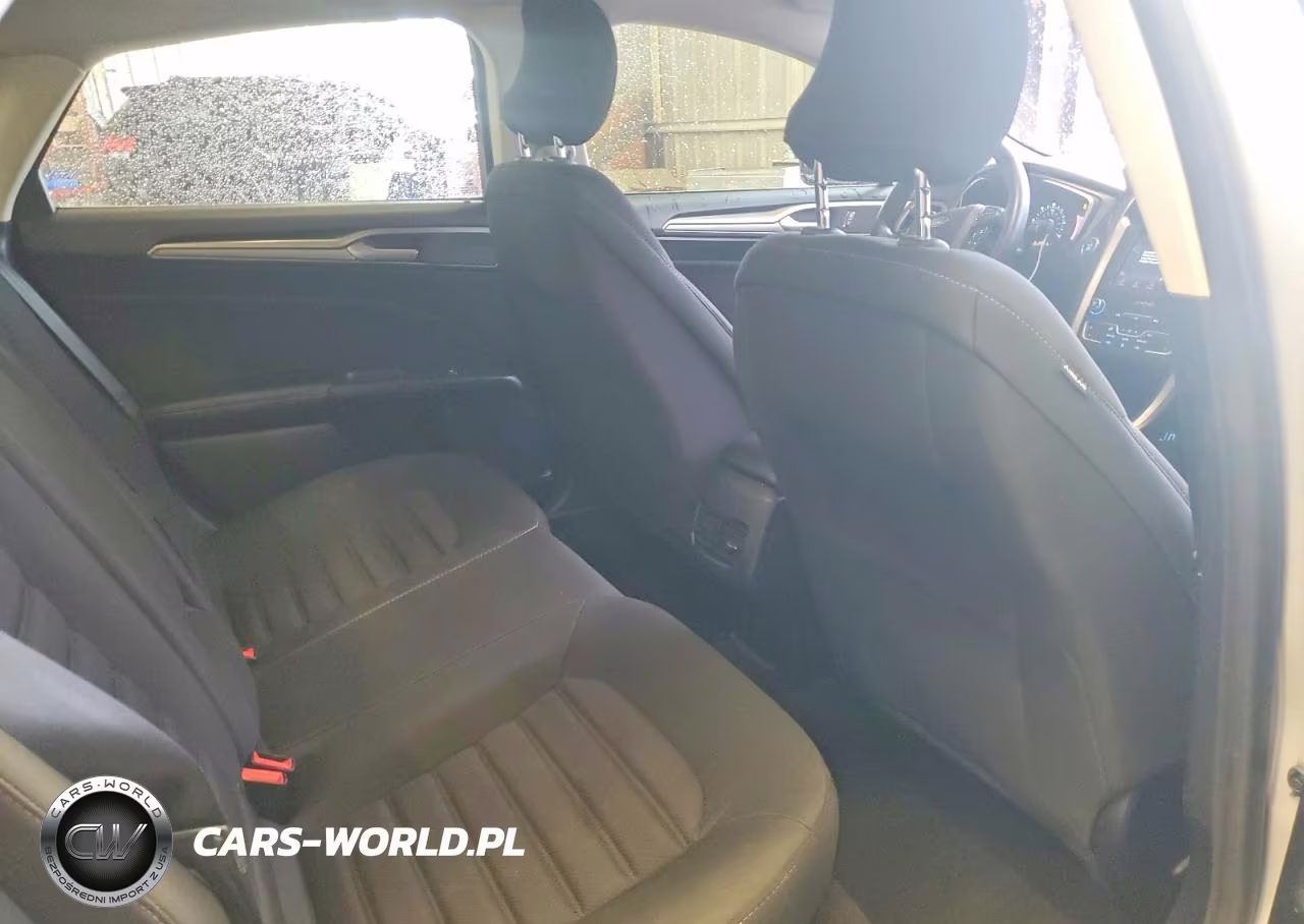 2019 Ford Fusion Se VIN:3FA6P0LU8KR120951 - 10