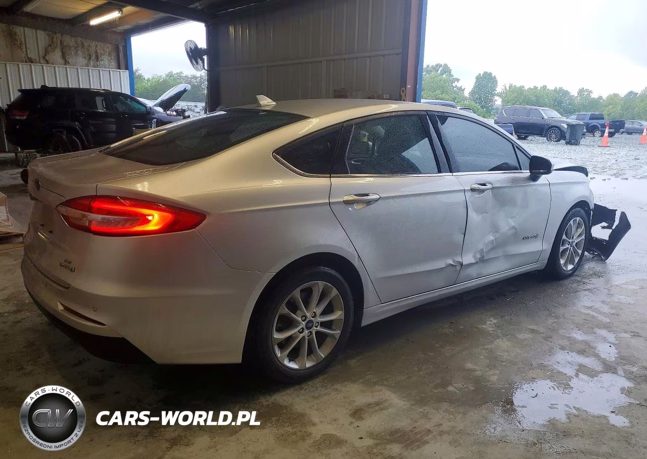 2019 Ford Fusion Se VIN:3FA6P0LU8KR120951 - 3