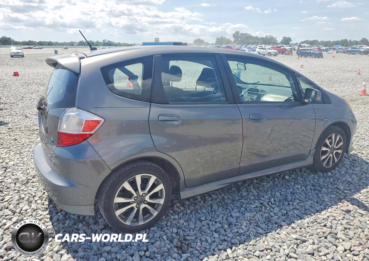 2012 Honda Fit Sport VIN:JHMGE8H59CC024524 - 3