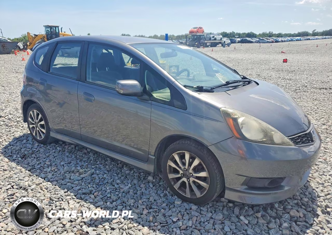 2012 Honda Fit Sport VIN:JHMGE8H59CC024524 - 4