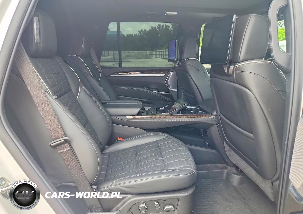 2025 Cadillac Escalade Sport Platinum VIN:1GYS8GRLXSR293714 - 11