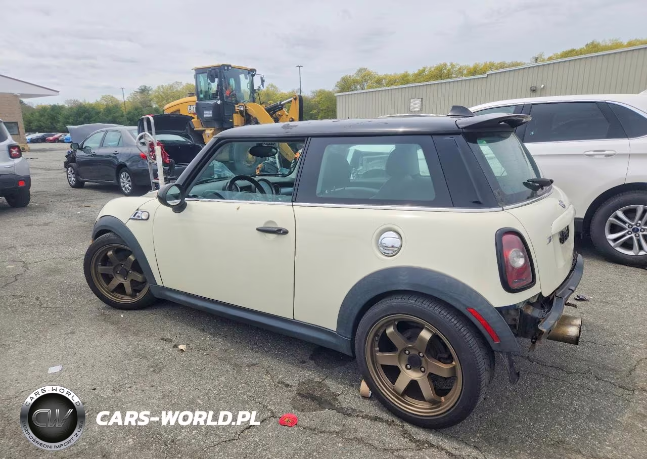 2010 Mini Cooper S VIN:WMWMF7C50ATX43965 - 2