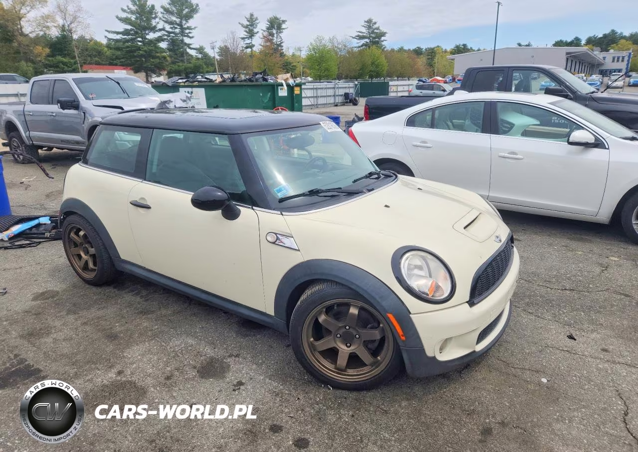 2010 Mini Cooper S VIN:WMWMF7C50ATX43965 - 4