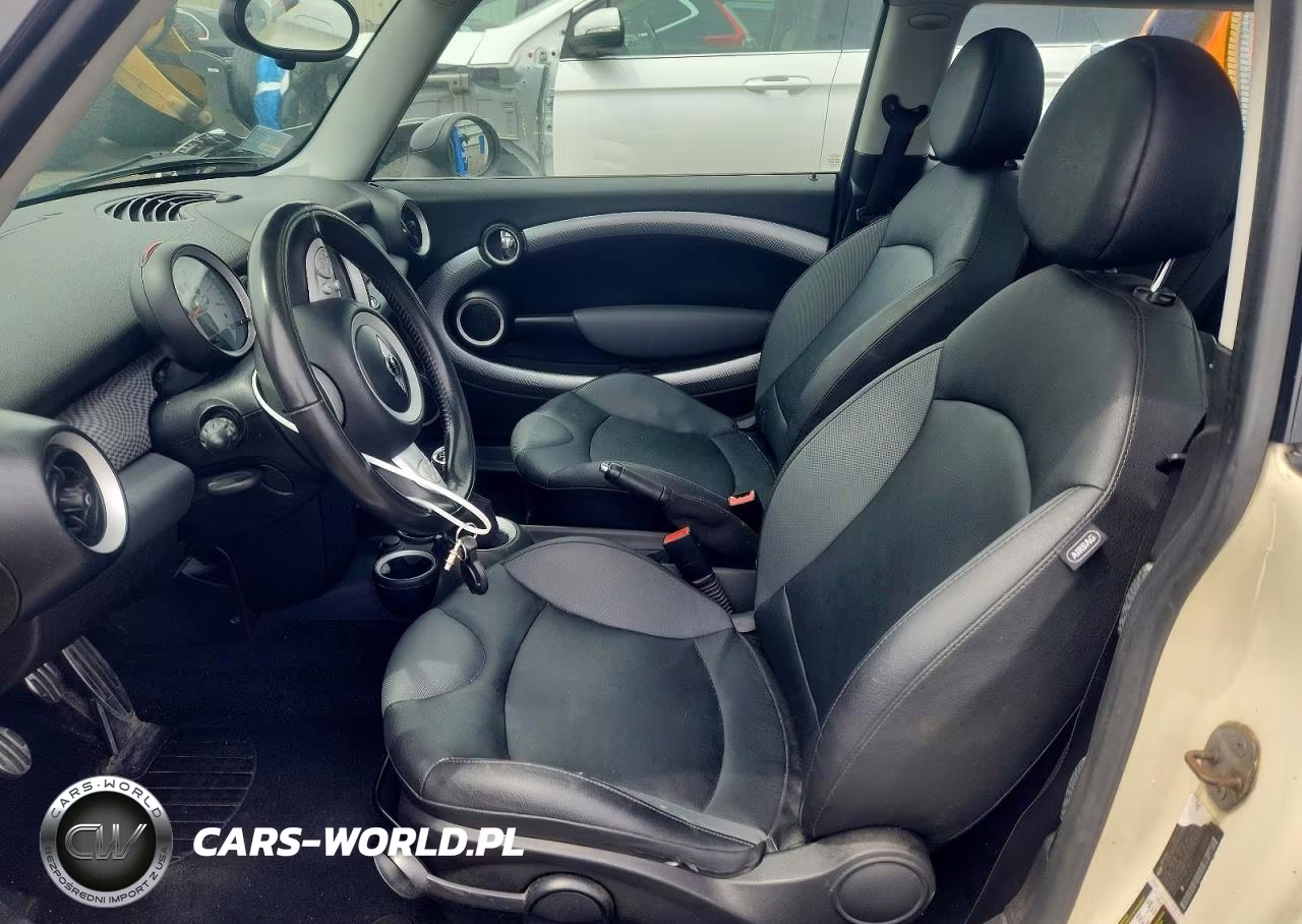 2010 Mini Cooper S VIN:WMWMF7C50ATX43965 - 7