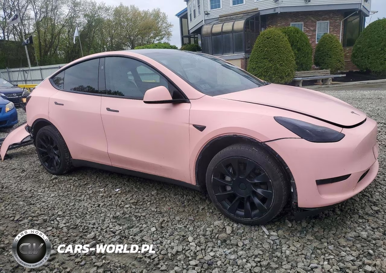 2024 Tesla Model Y VIN:7SAYGAEEXRF020105 - 4