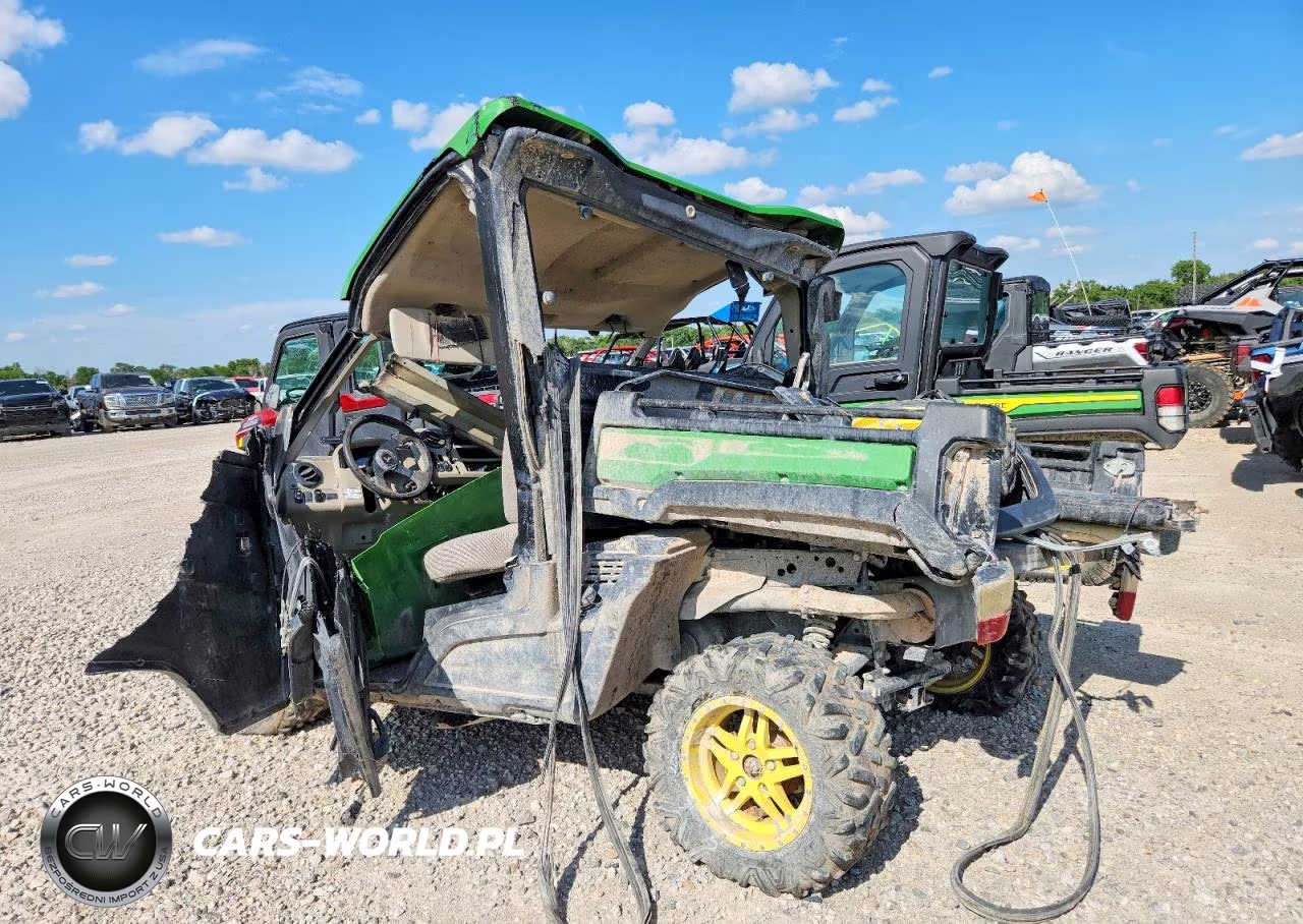 2022 John Deere 835R Utility Vehicle VIN:1M0835RACNM051823 - 3