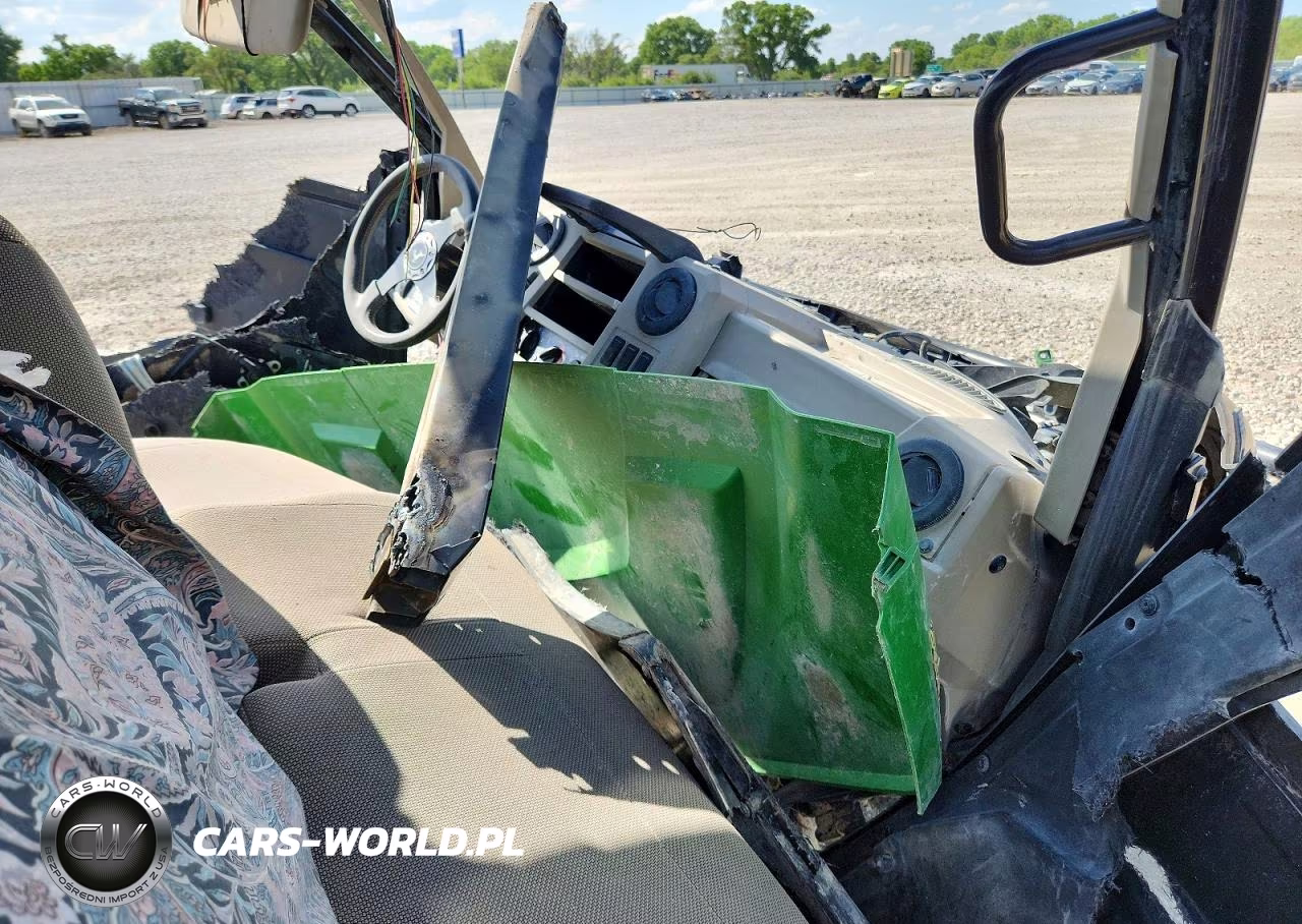 2022 John Deere 835R Utility Vehicle VIN:1M0835RACNM051823 - 5