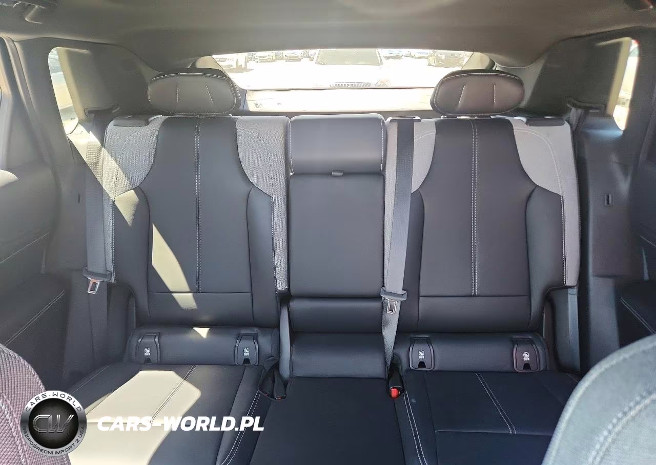 2024 Cadillac Lyriq Tech VIN:1GYKPMRK3RZ110205 - 10
