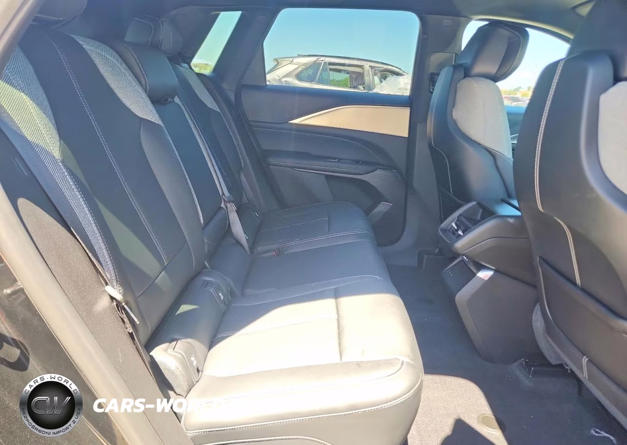 2024 Cadillac Lyriq Tech VIN:1GYKPMRK3RZ110205 - 11
