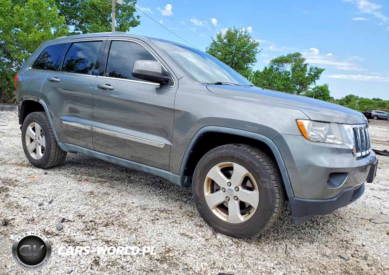 2011 Jeep Grand Cherokee Laredo VIN:1J4RR4GG8BC721962 - 4