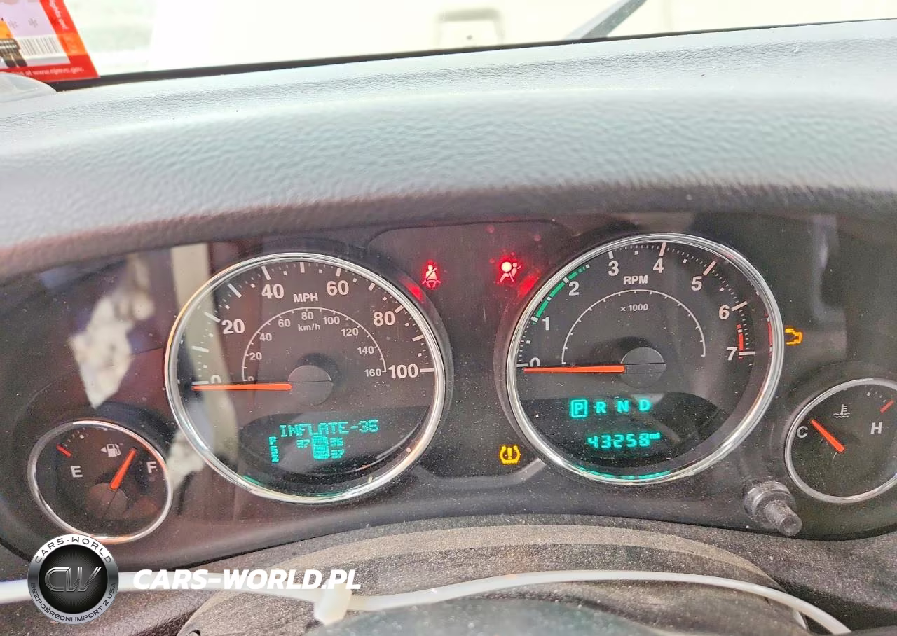 2017 Jeep Wrangler Unlimited Sahara VIN:1C4HJWEG1HL752079 - 9