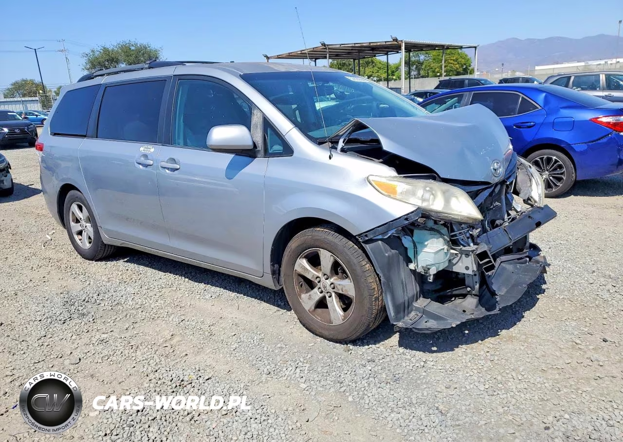 2012 Toyota Sienna Le VIN:5TDKK3DC2CS202851 - 4