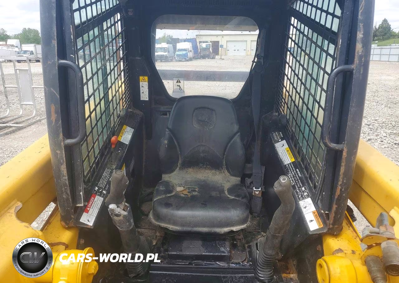 2002 John Deere 240 Skid Steer Loader VIN:KV0240A243405 - 5