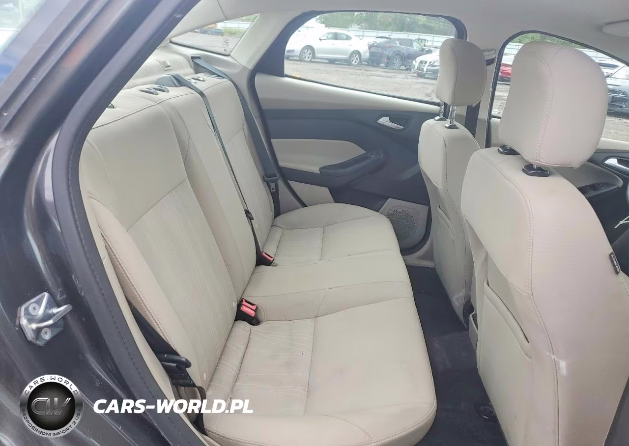 2017 Ford Focus Se VIN:1FADP3F27HL275291 - 10