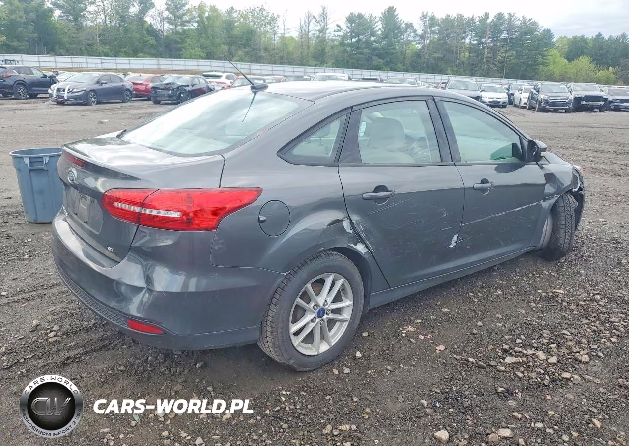 2017 Ford Focus Se VIN:1FADP3F27HL275291 - 3