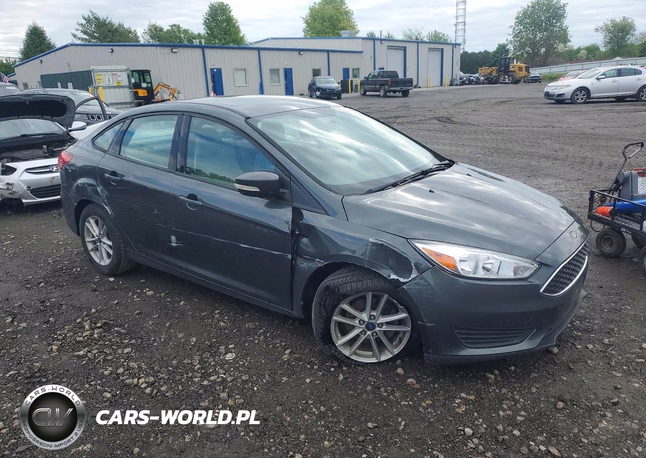 2017 Ford Focus Se VIN:1FADP3F27HL275291 - 4