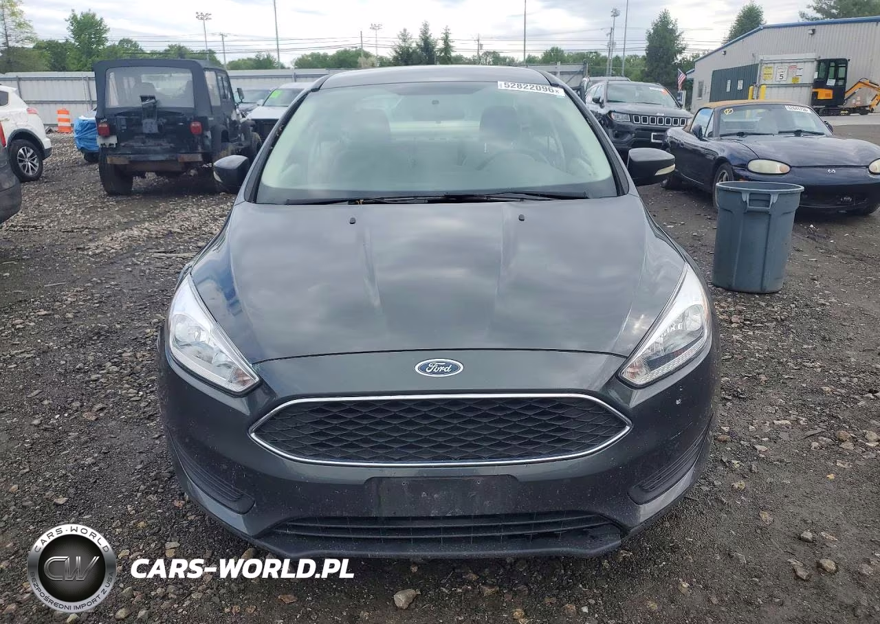 2017 Ford Focus Se VIN:1FADP3F27HL275291 - 5