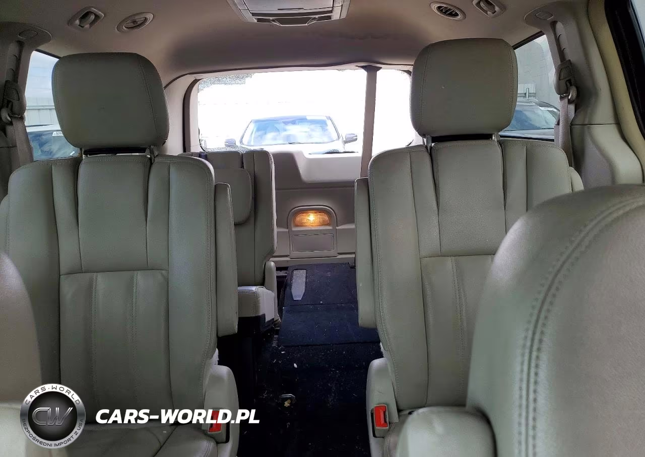 2014 Chrysler Town & Country Touring VIN:2C4RC1BG3ER381855 - 10