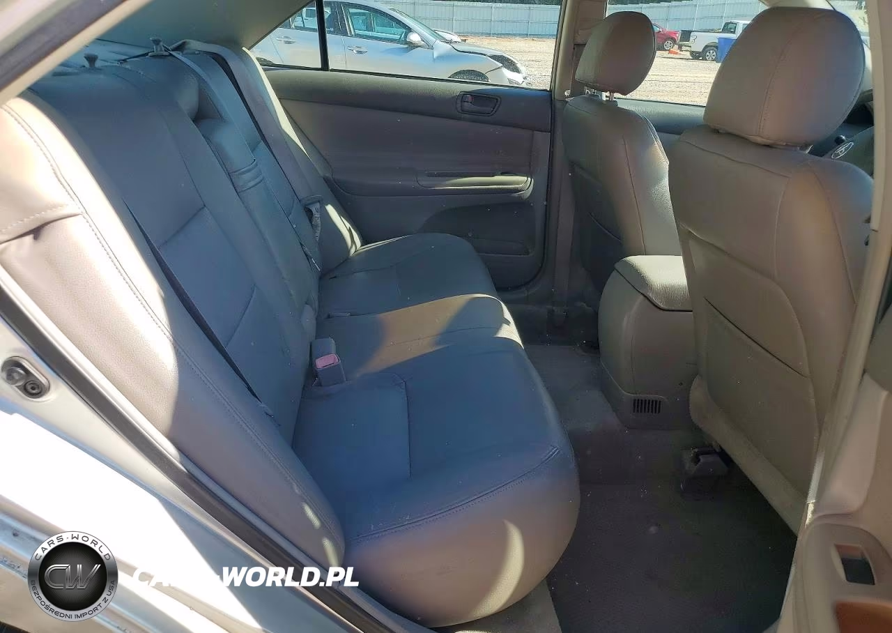 2004 Toyota Camry Le VIN:4T1BE32KX4U812913 - 10