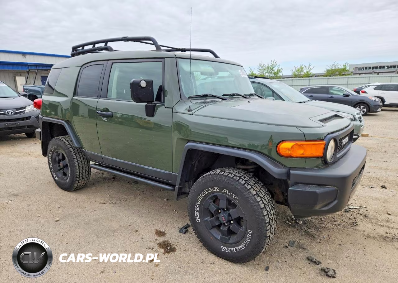 2011 Toyota Fj Cruiser Base VIN:JTEBU4BFXBK112202 - 4
