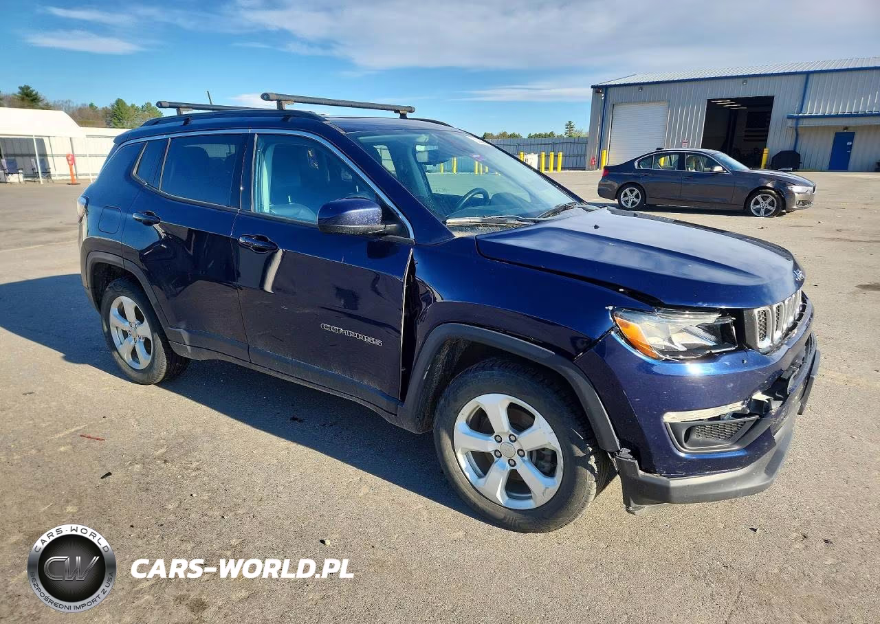2019 Jeep Compass Latitude VIN:3C4NJDBB5KT734082 - 4