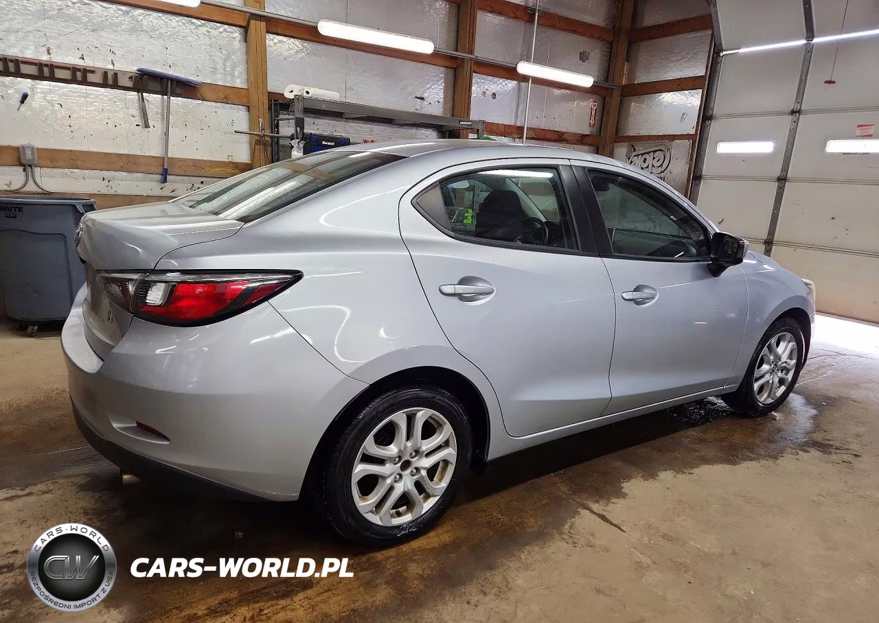 2018 Toyota Yaris Ia Base VIN:3MYDLBYV9JY321760 - 3