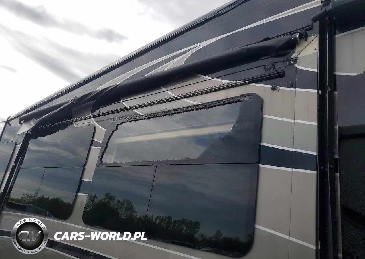 2018 Forest River Cedar Creek Camper VIN:4X4FCRM24JS220226 - 9