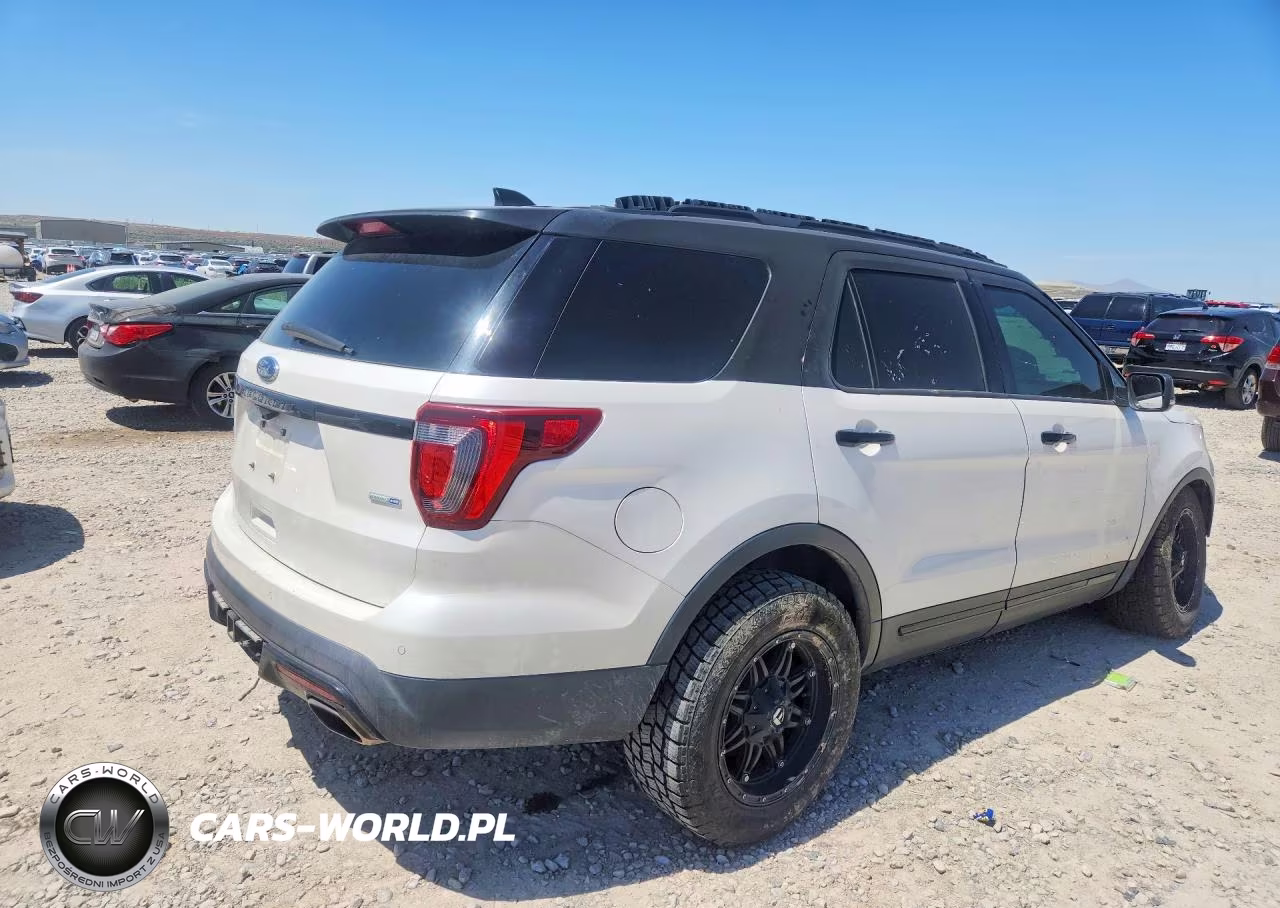 2017 Ford Explorer Sport VIN:1FM5K8GT9HGA93548 - 3