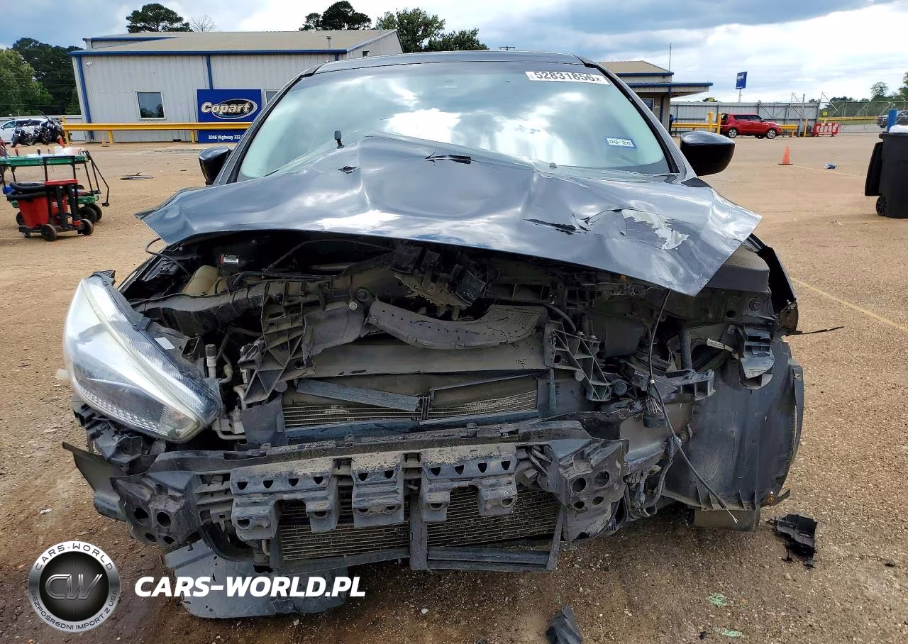 2018 Ford Focus Se VIN:1FADP3F24JL292765 - 5
