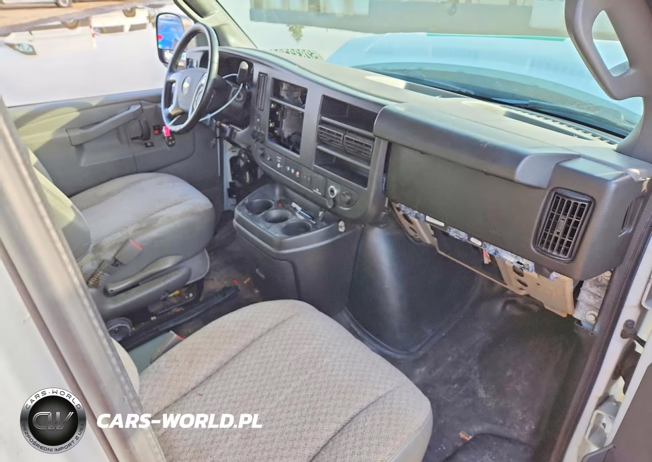 2019 Chevrolet Express G2500 VIN:1GCWGAFP9K1281308 - 8