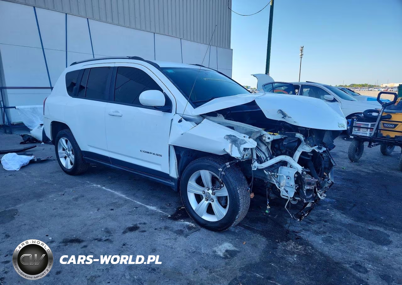2016 Jeep Compass Latitude VIN:1C4NJCEA6GD633109 - 4