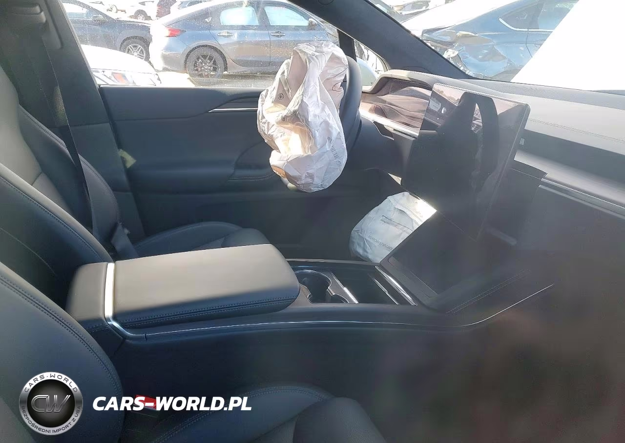2025 Tesla Model X VIN:7SAXCDE59SF461397 - 7