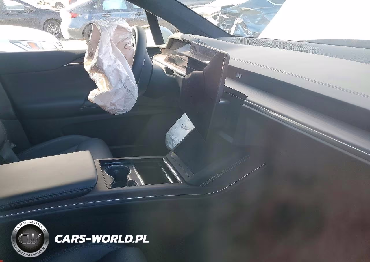 2025 Tesla Model X VIN:7SAXCDE59SF461397 - 9