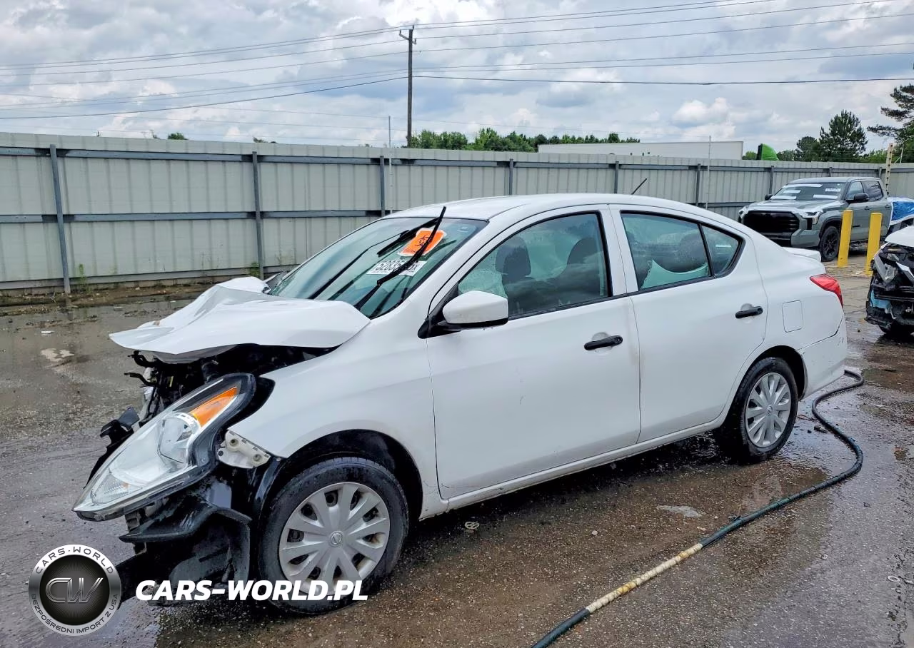 2019 Nissan Versa S Plus