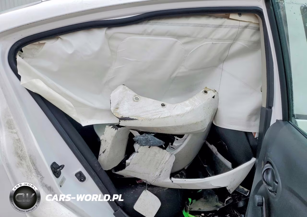 2019 Nissan Versa S Plus VIN:3N1CN7AP4KL814731 - 10
