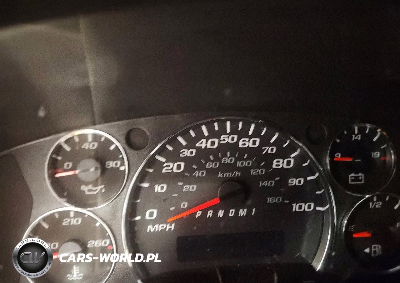 2017 Chevrolet Express G2500 VIN:1GCWGAFF6H1268094 - 9