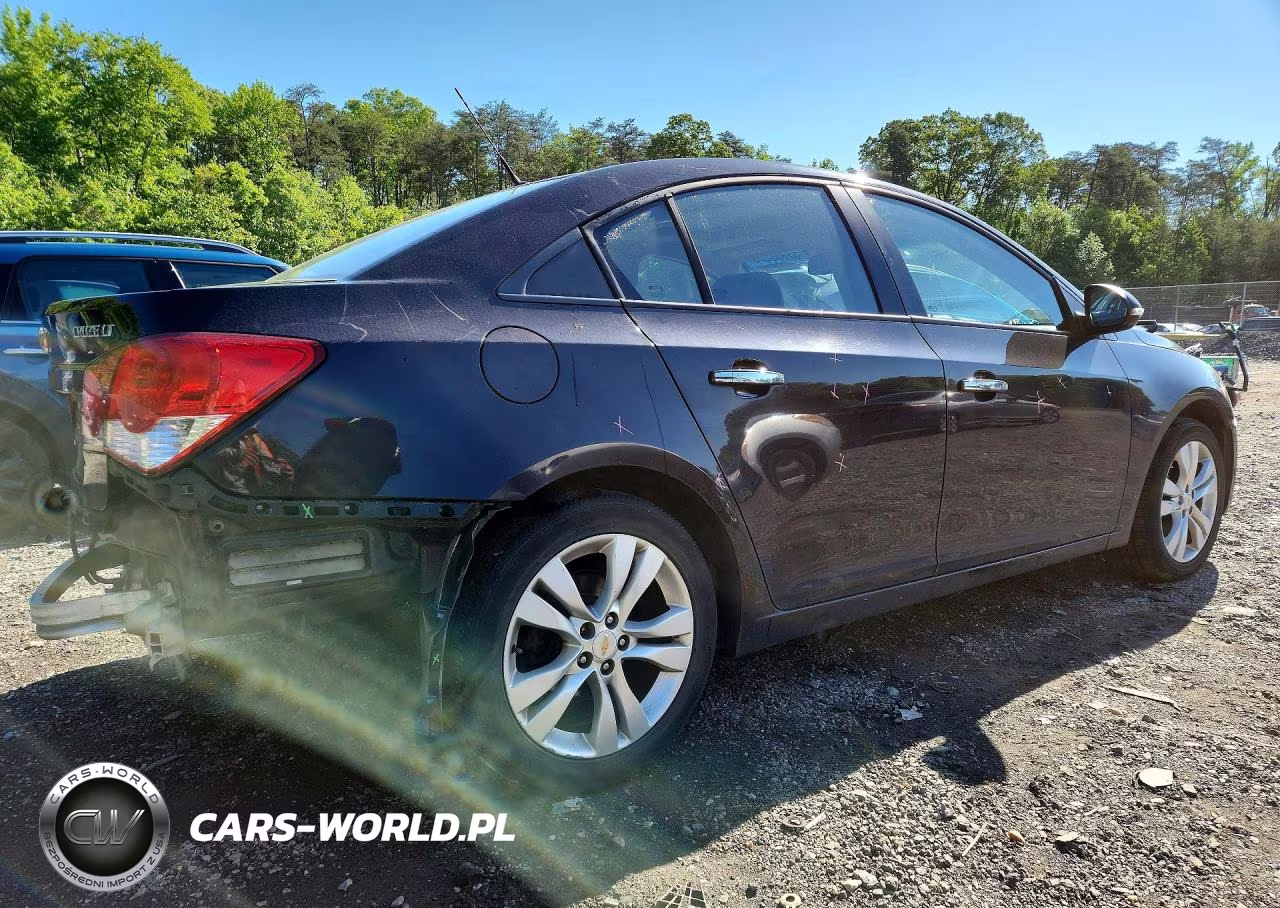 2014 Chevrolet Cruze VIN:KL1PM5D56EK605035 - 3