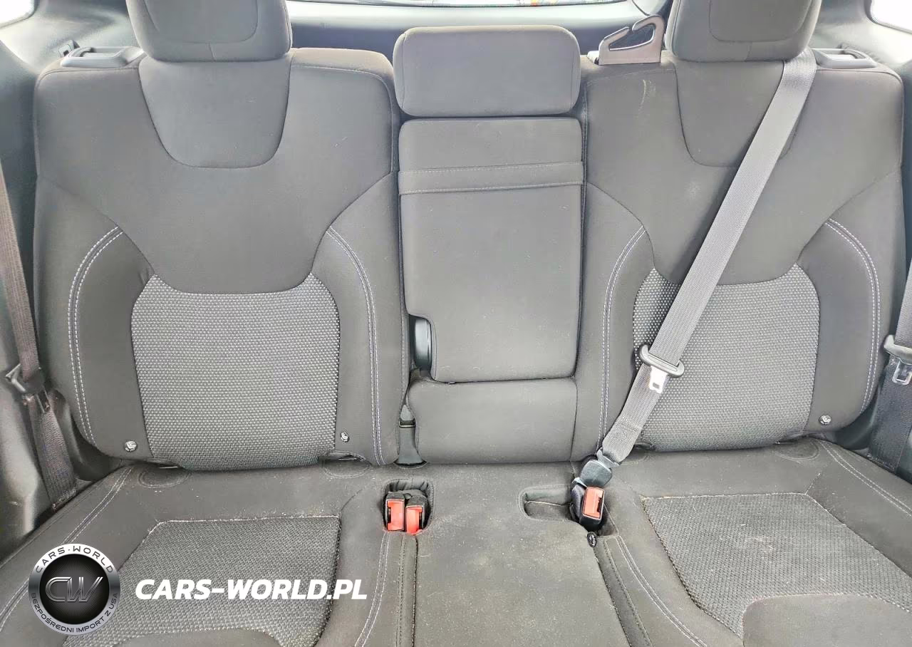 2019 Jeep Cherokee Latitude VIN:1C4PJLCB0KD160191 - 10