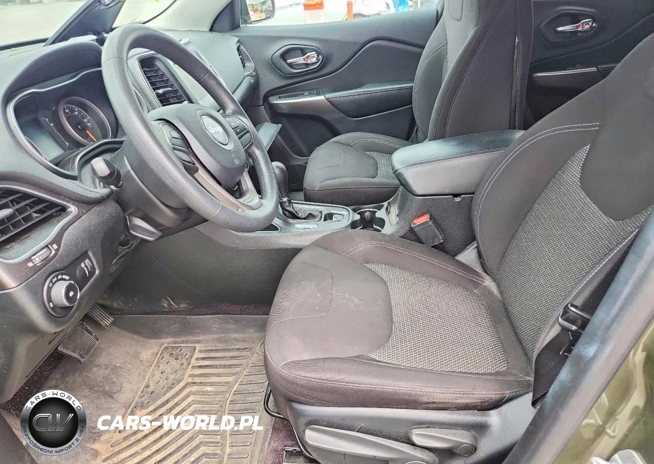 2019 Jeep Cherokee Latitude VIN:1C4PJLCB0KD160191 - 7