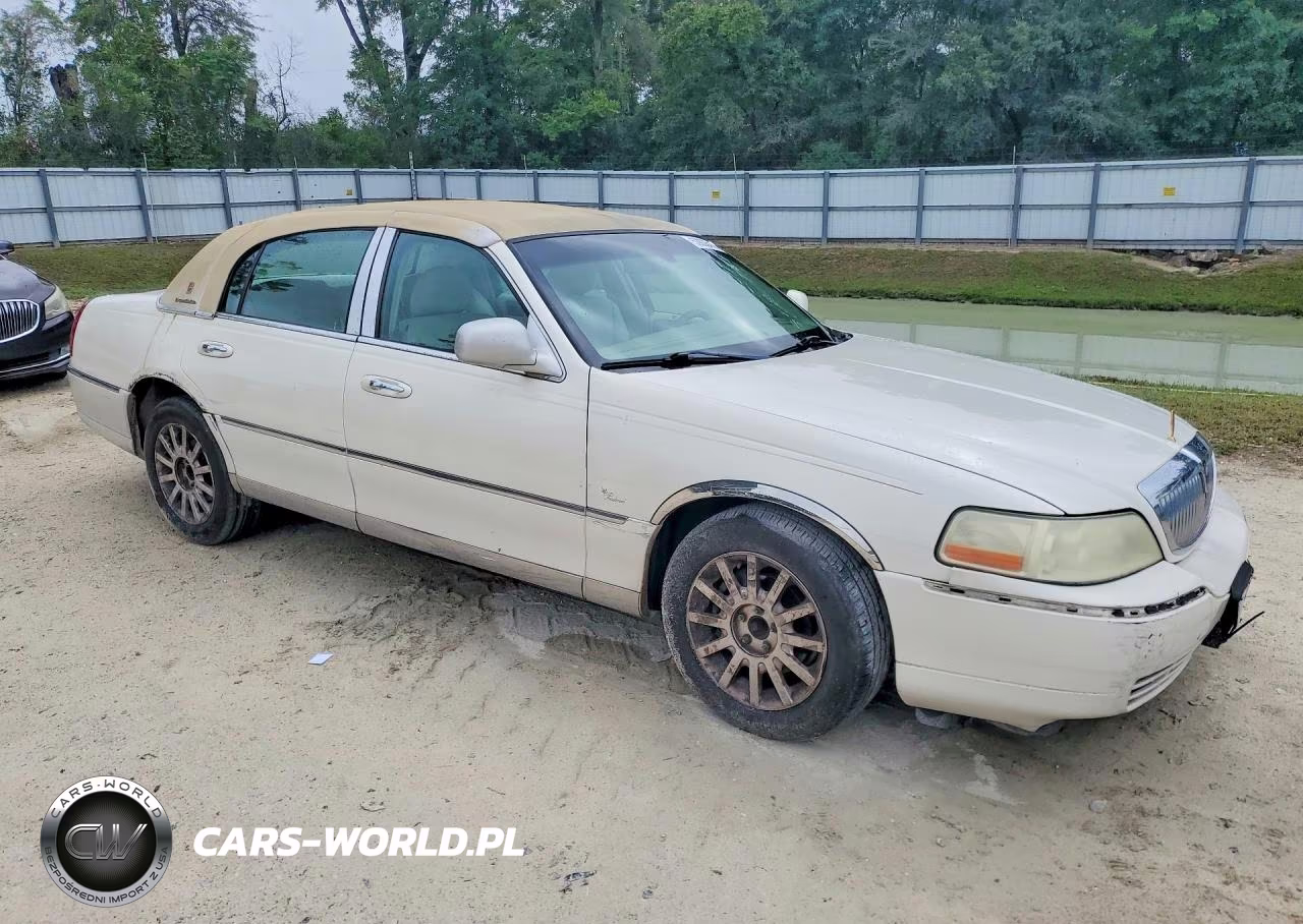 2007 Lincoln Town Car Signature VIN:1LNHM81V67Y608533 - 4