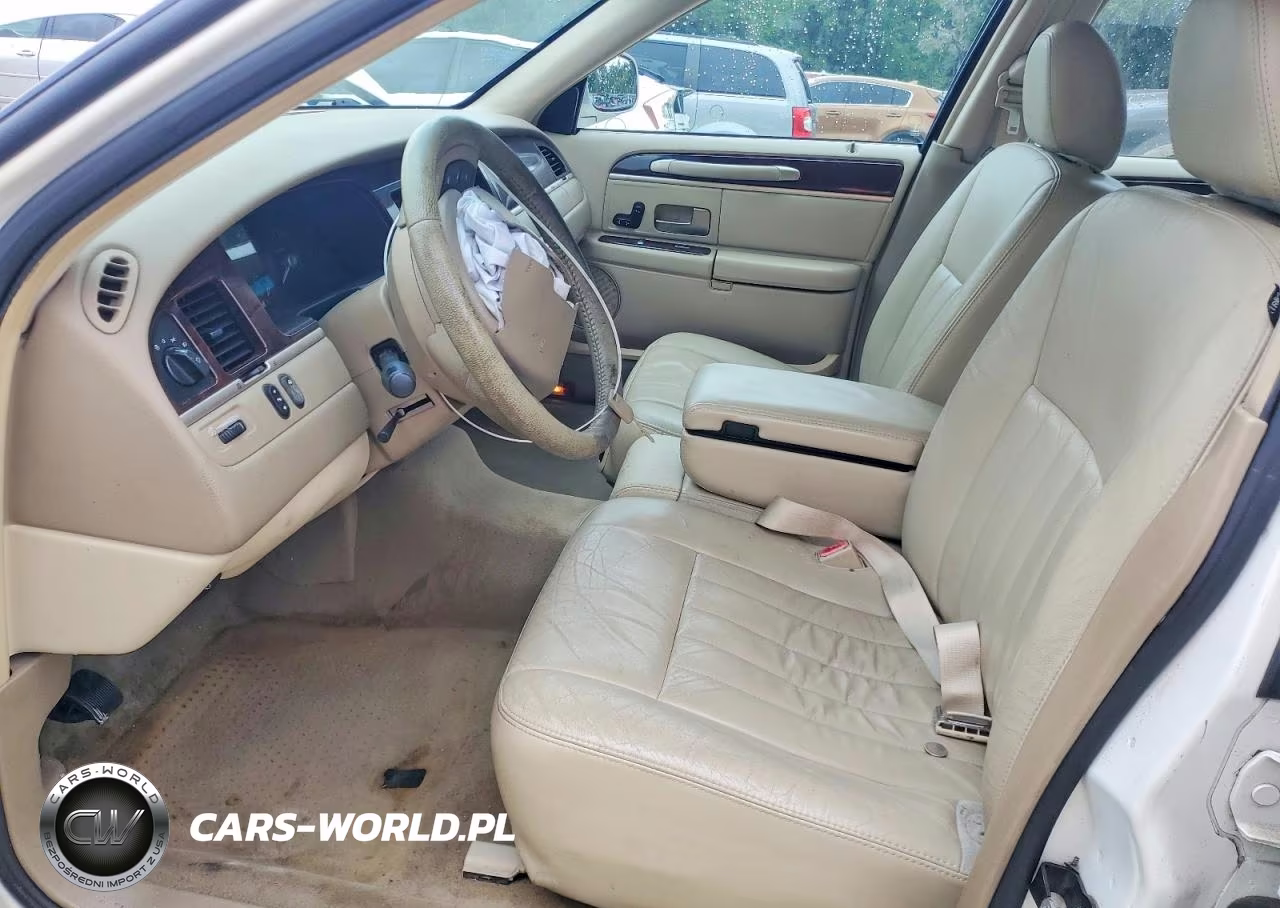 2007 Lincoln Town Car Signature VIN:1LNHM81V67Y608533 - 7